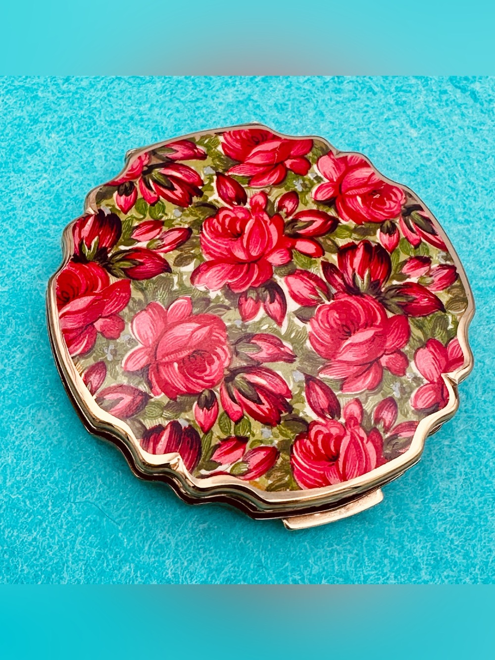 Stratton of England vintage scalloped powder compact mirror